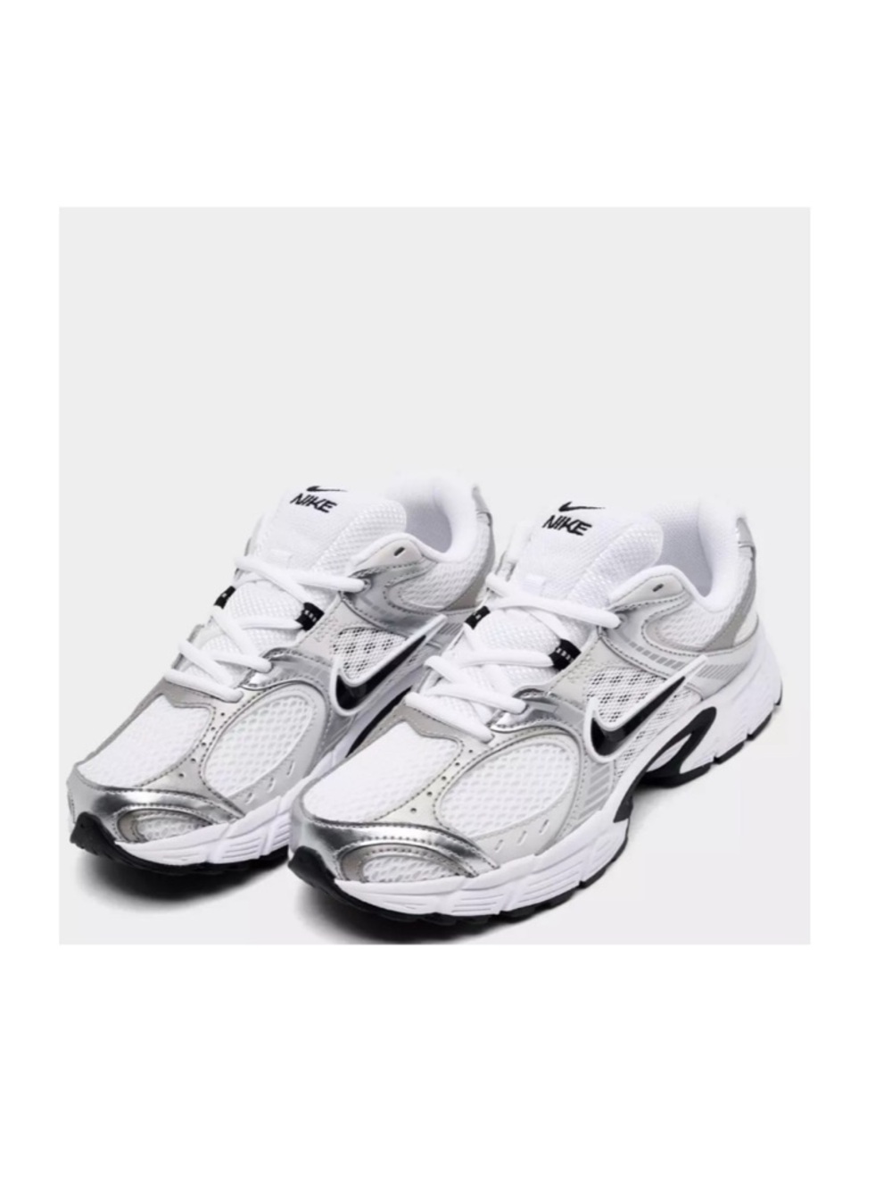 NIKE V5 RNR CASUAL SHOES youth size 7 women 8.5 New
White/ Grey/Metallic/Black